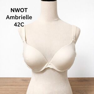 NWOT Ambrielle 42C Ivory T-Shirt Bra Underwire Lace Detail Plus Size